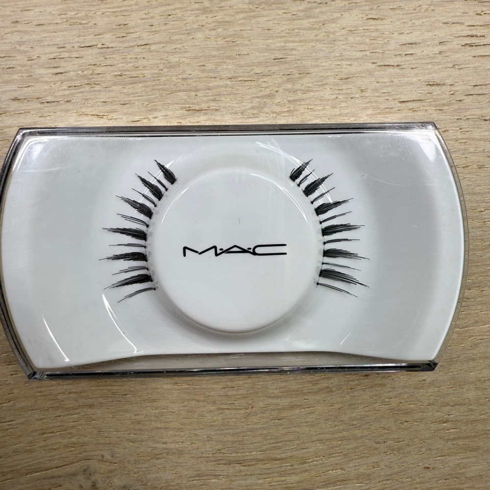 MAC Cosmetics False Eyelashes - Black FA8